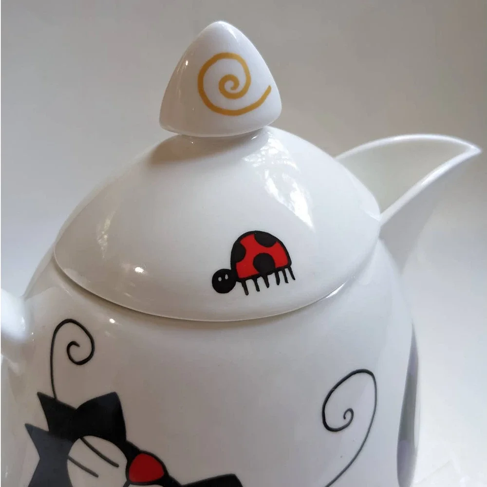 Vintage 90's Y2K Cat Teapot, Bone China with Art Deco Black & White‎ Cat Design
